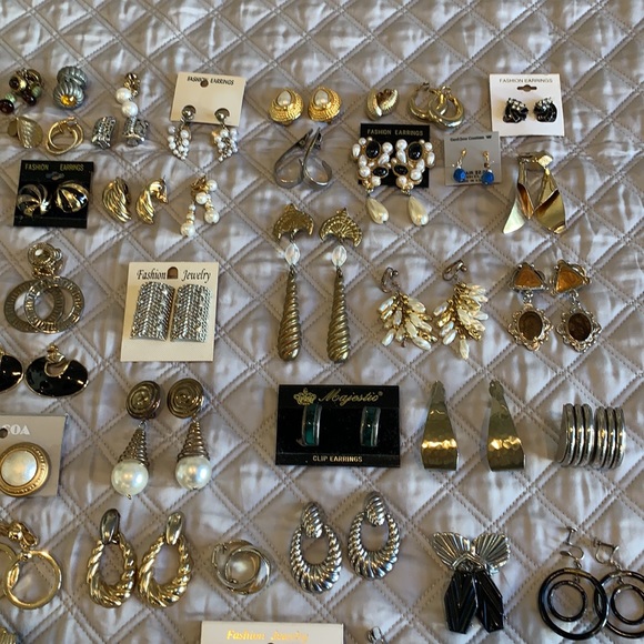 101 pairs Vintage earrings from the 70’s, 80’sand 90’s. - Picture 5 of 5